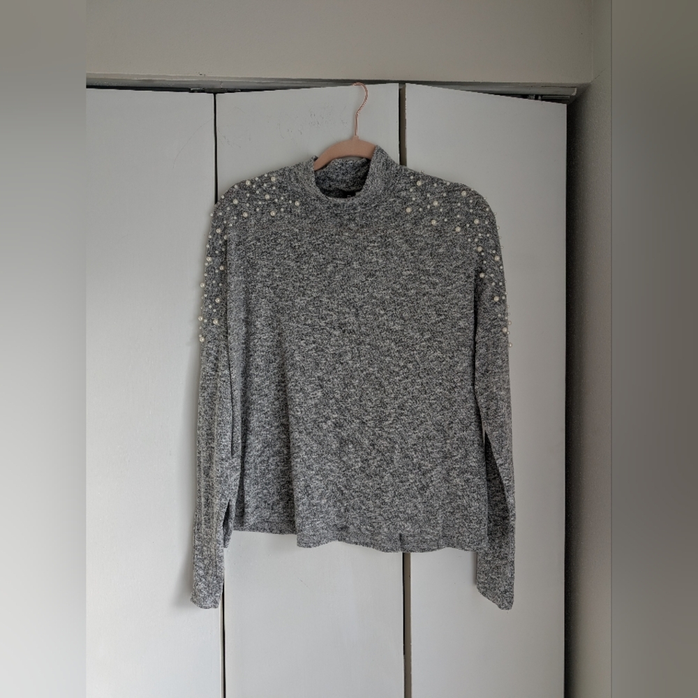 Women's L Gray Pearl-Embellished Sweater Top